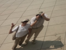 CHI 2000-MOM & DAD REFLECTED IN THE BEAN